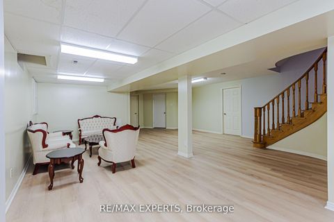 Photo 10 at 100 Nimbus Place, East Woodbridge, Vaughan