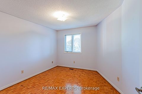 Photo 12 at 100 Nimbus Place, East Woodbridge, Vaughan