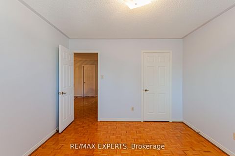 Photo 13 at 100 Nimbus Place, East Woodbridge, Vaughan