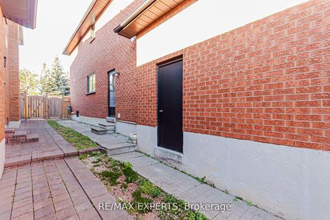 Photo 39 at 100 Nimbus Place, East Woodbridge, Vaughan