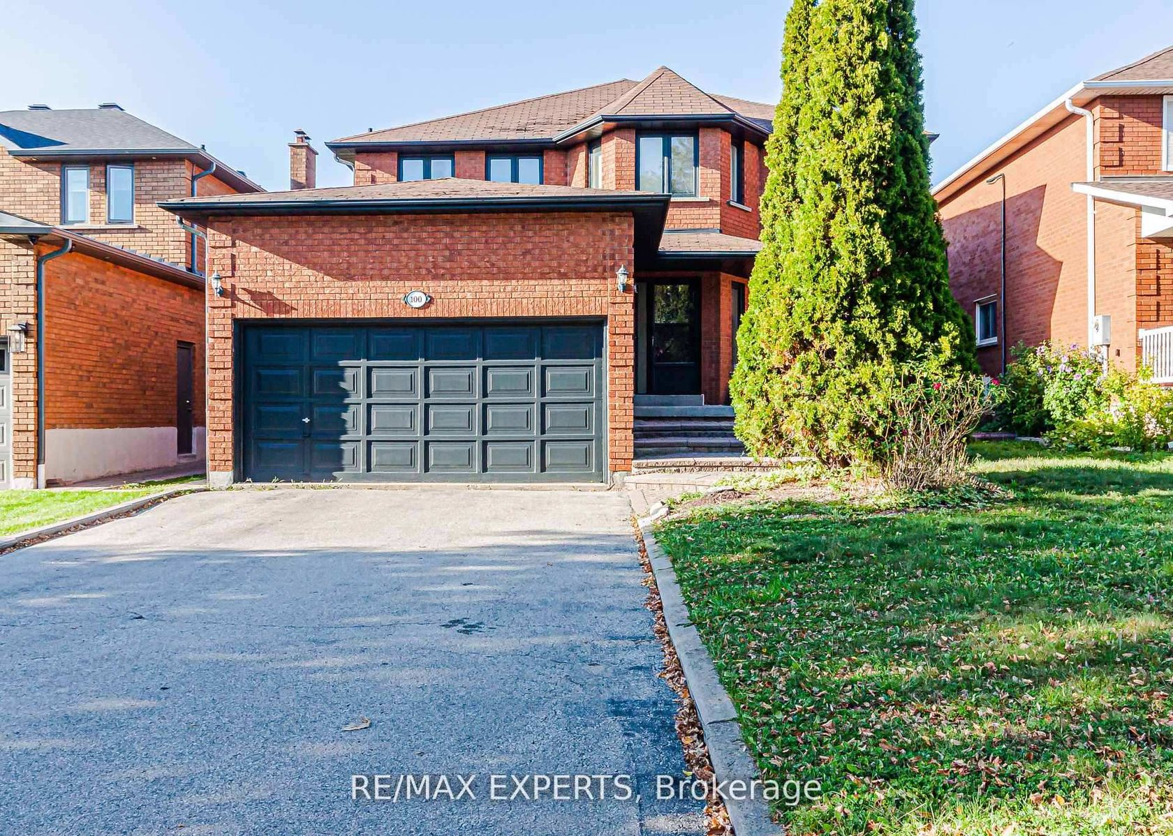 100 Nimbus Place, East Woodbridge, Vaughan photo number 2