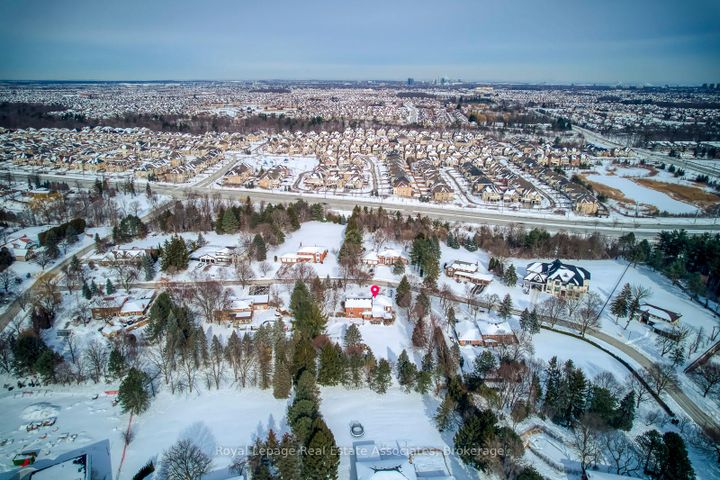 Photo 4 at 5 Huttonville Drive, Huttonville, Brampton