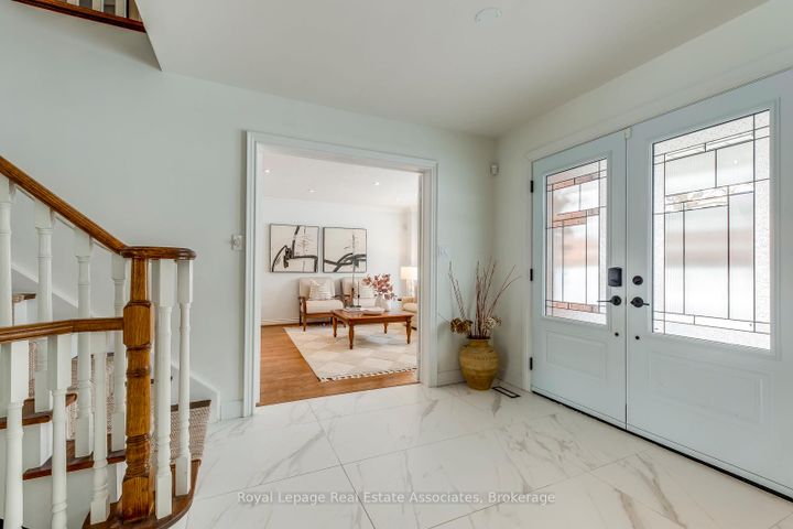 Photo 8 at 5 Huttonville Drive, Huttonville, Brampton