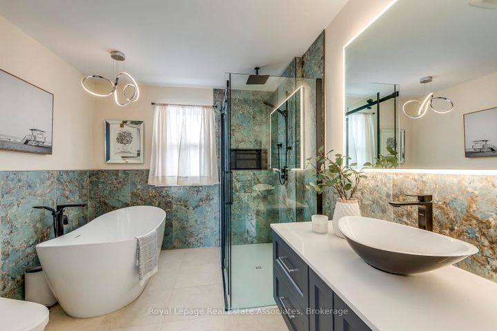 Photo 21 at 5 Huttonville Drive, Huttonville, Brampton