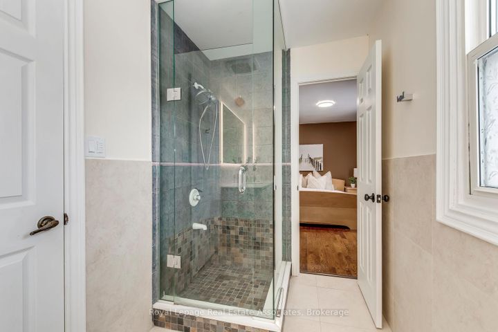 Photo 25 at 5 Huttonville Drive, Huttonville, Brampton