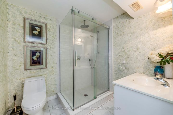 Photo 32 at 5 Huttonville Drive, Huttonville, Brampton