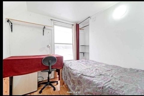 Photo 9 at 681 Jane Street, Smythe, Toronto