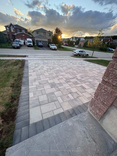 Photo 2 at 25 Jagges Drive, Edgehill Drive, Barrie