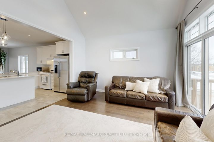 Photo 4 at 2 Holtby Court, Port Perry, Scugog