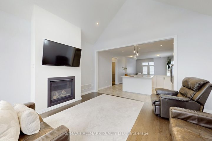 Photo 6 at 2 Holtby Court, Port Perry, Scugog