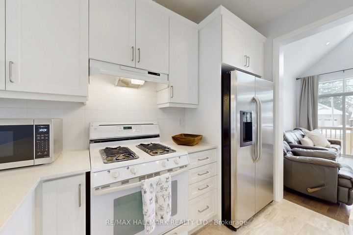 Photo 11 at 2 Holtby Court, Port Perry, Scugog