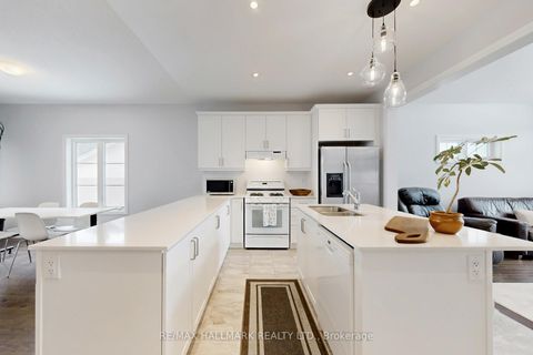 Photo 8 at 2 Holtby Court, Port Perry, Scugog