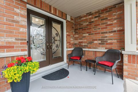 Photo 3 at 26 Ivy Jay Crescent, Bayview Northeast, Aurora