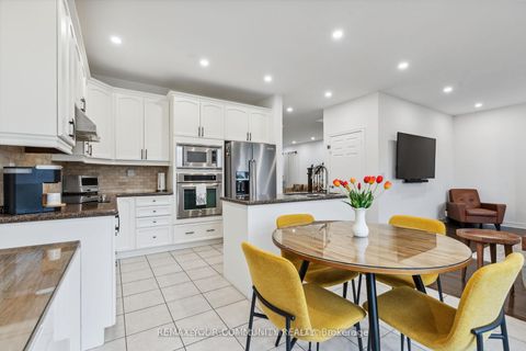 Photo 22 at 26 Ivy Jay Crescent, Bayview Northeast, Aurora