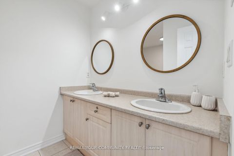 Photo 26 at 26 Ivy Jay Crescent, Bayview Northeast, Aurora