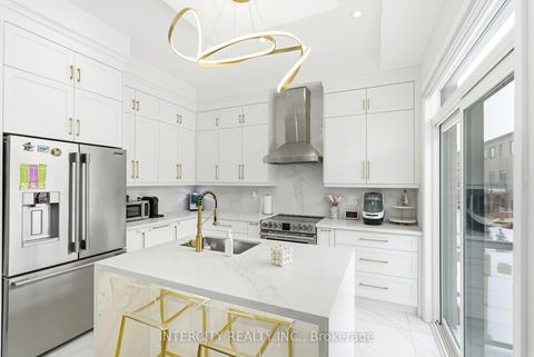 Photo 16 at 12 Quilico Road, Elder Mills, Vaughan