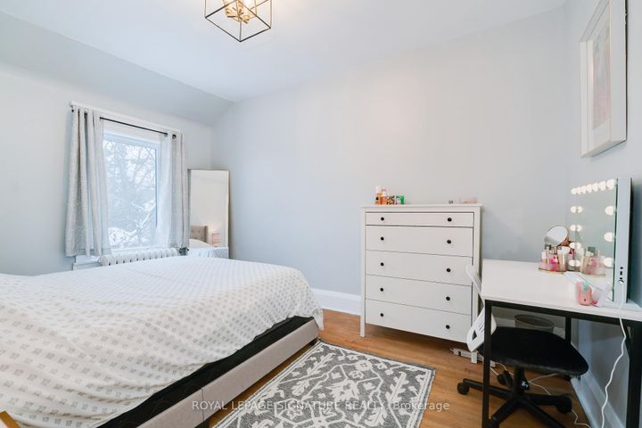 Photo 9 at 1089 Mt Pleasant Road, Mount Pleasant East, Toronto