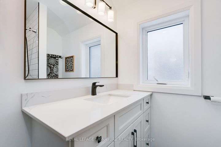 Photo 13 at 1089 Mt Pleasant Road, Mount Pleasant East, Toronto