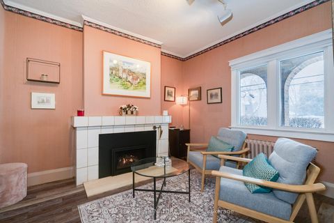 Photo 2 at 1089 Mt Pleasant Road, Mount Pleasant East, Toronto