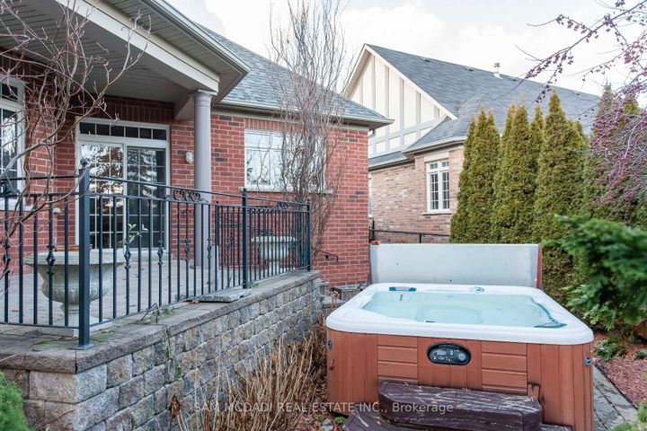 Photo 3 at 50 Links Lane, Credit Valley, Brampton