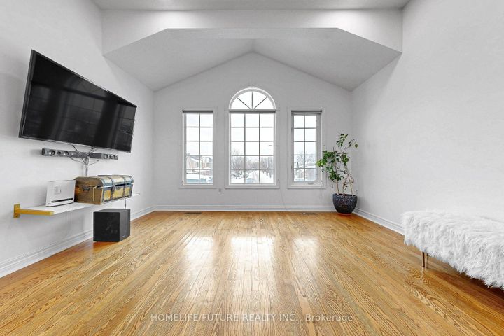 Photo 13 at 105 Moreau Trail, Birchmount, Toronto