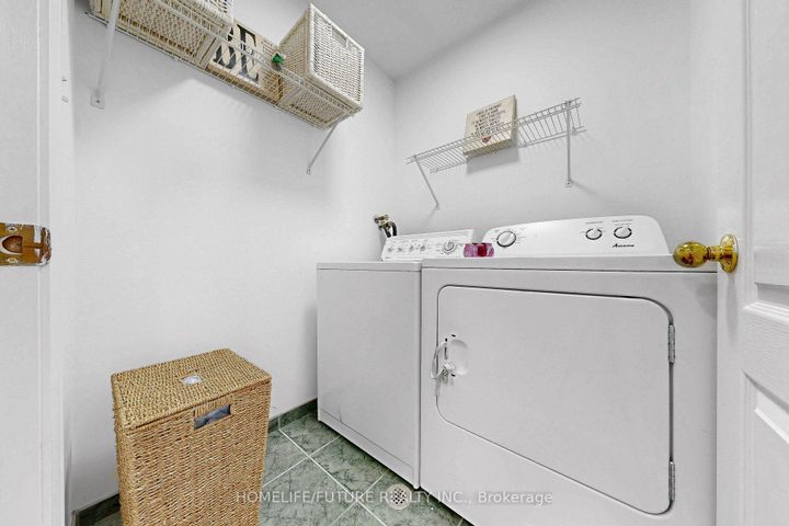 Photo 14 at 105 Moreau Trail, Birchmount, Toronto