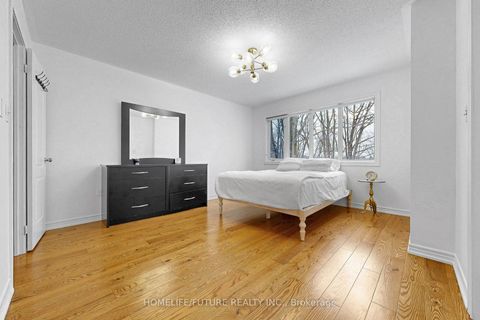 Photo 15 at 105 Moreau Trail, Birchmount, Toronto
