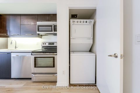 Photo 8 at 302 - 38 Joe Shuster Way, South Parkdale, Toronto