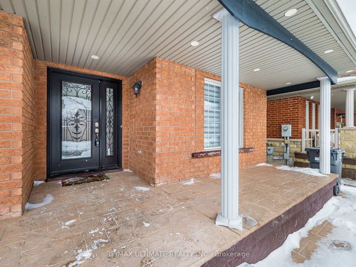 Photo 3 at 22 Beresford Crescent, Bram East, Brampton