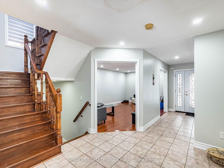 Photo 8 at 22 Beresford Crescent, Bram East, Brampton