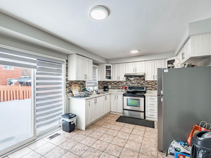 Photo 15 at 22 Beresford Crescent, Bram East, Brampton