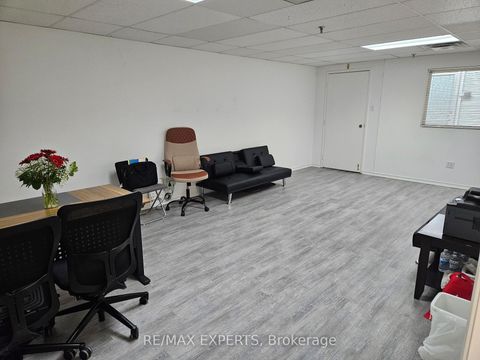 Photo 8 at 2 - 1270 Finch Avenue W, York University Heights, Toronto