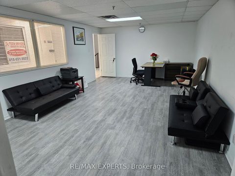 Photo 10 at 2 - 1270 Finch Avenue W, York University Heights, Toronto