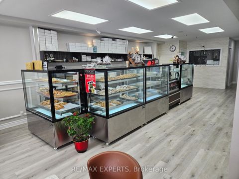 Photo 14 at 2 - 1270 Finch Avenue W, York University Heights, Toronto