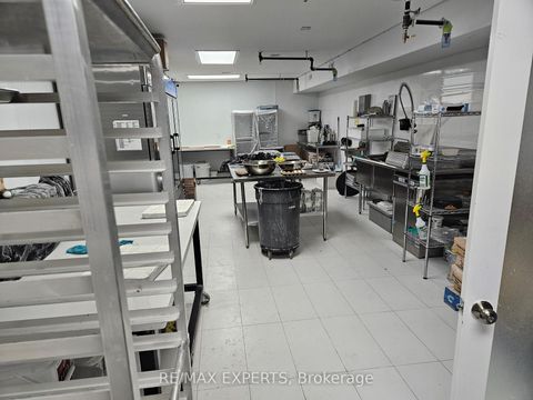 Photo 15 at 2 - 1270 Finch Avenue W, York University Heights, Toronto