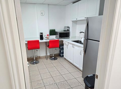 Photo 2 at 2 - 1270 Finch Avenue W, York University Heights, Toronto