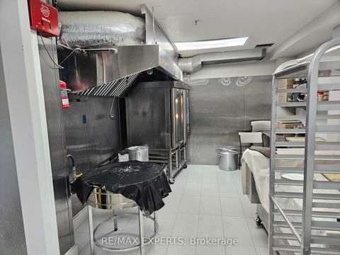 Photo 16 at 2 - 1270 Finch Avenue W, York University Heights, Toronto