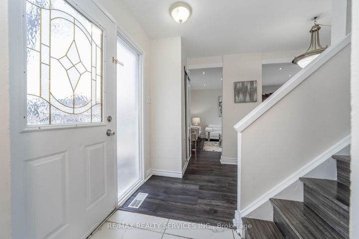 Photo 4 at 11 Juliette Square, Northgate, Brampton