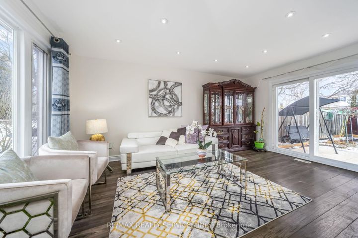 Photo 7 at 11 Juliette Square, Northgate, Brampton