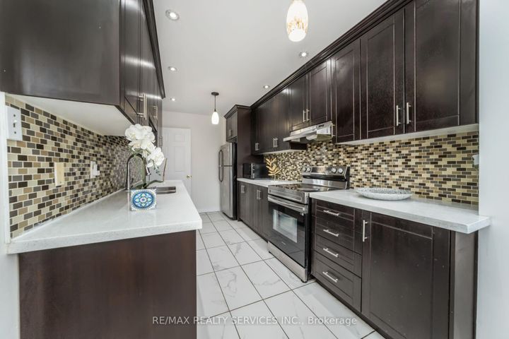 Photo 14 at 11 Juliette Square, Northgate, Brampton