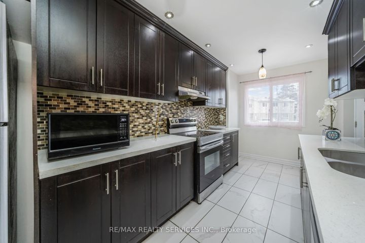 Photo 15 at 11 Juliette Square, Northgate, Brampton