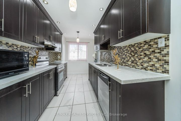 Photo 16 at 11 Juliette Square, Northgate, Brampton