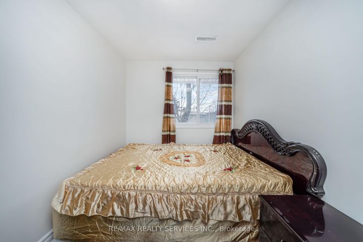 Photo 22 at 11 Juliette Square, Northgate, Brampton