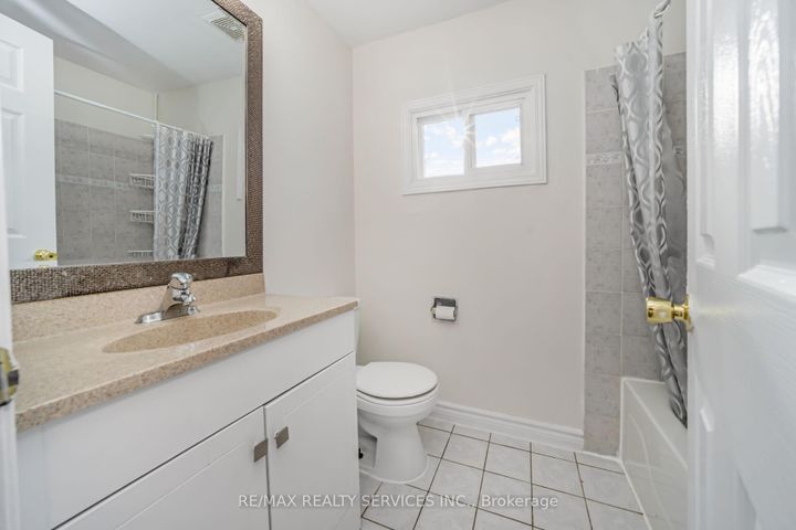 Photo 24 at 11 Juliette Square, Northgate, Brampton