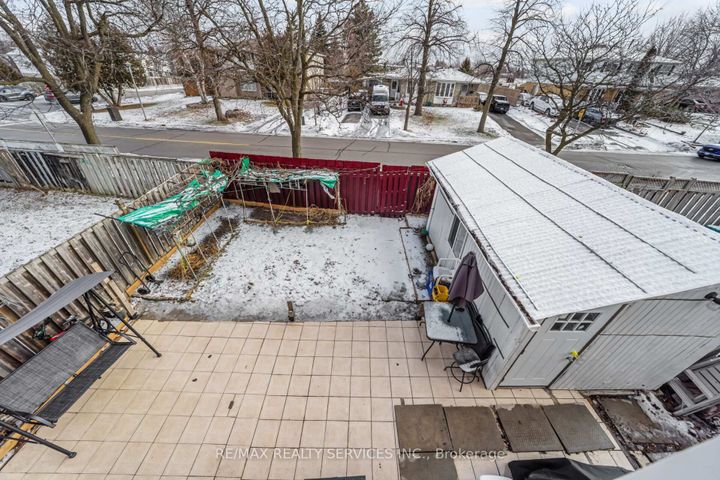 Photo 27 at 11 Juliette Square, Northgate, Brampton