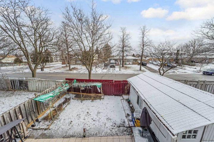 Photo 28 at 11 Juliette Square, Northgate, Brampton