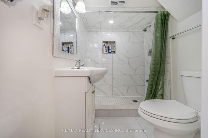 Photo 35 at 11 Juliette Square, Northgate, Brampton