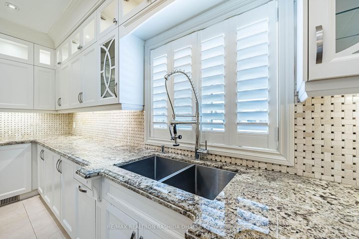 Photo 10 at 98 Ner Israel Drive, Patterson, Vaughan