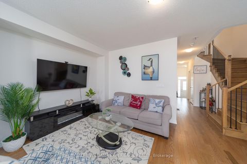 Photo 11 at 82 Phoenix Boulevard, Rural Barrie Southeast, Barrie