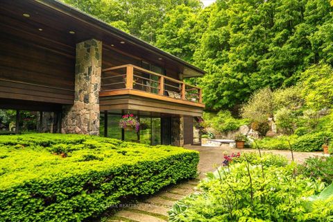 Photo 9 at 20 Woodsend Crescent, Aurora Estates, Aurora